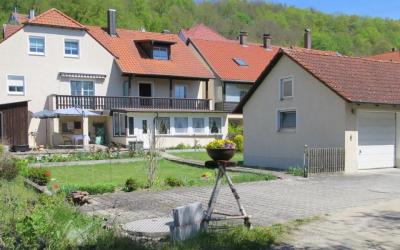 VERKAUFT - Wohnhaus in Winzer mit Garten und Garage